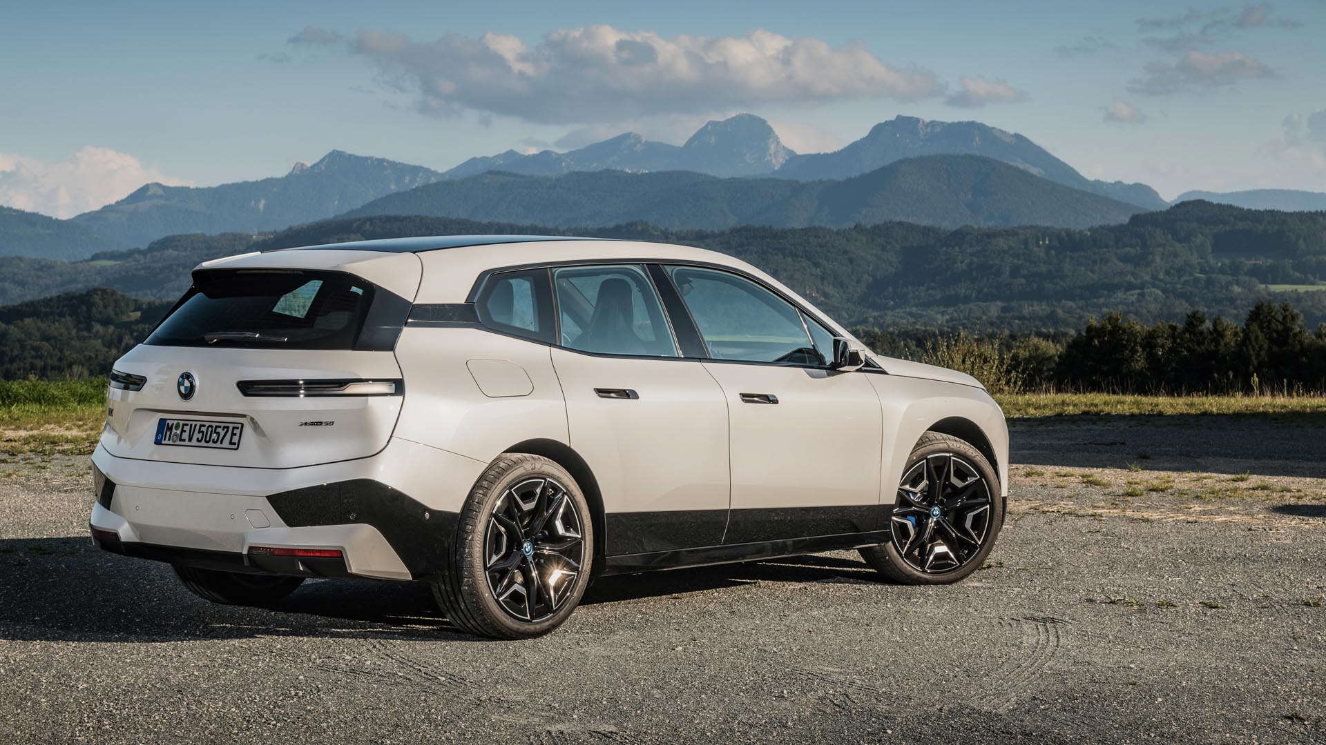 BMW iX Review & Prices 2023 | AutoTrader UK